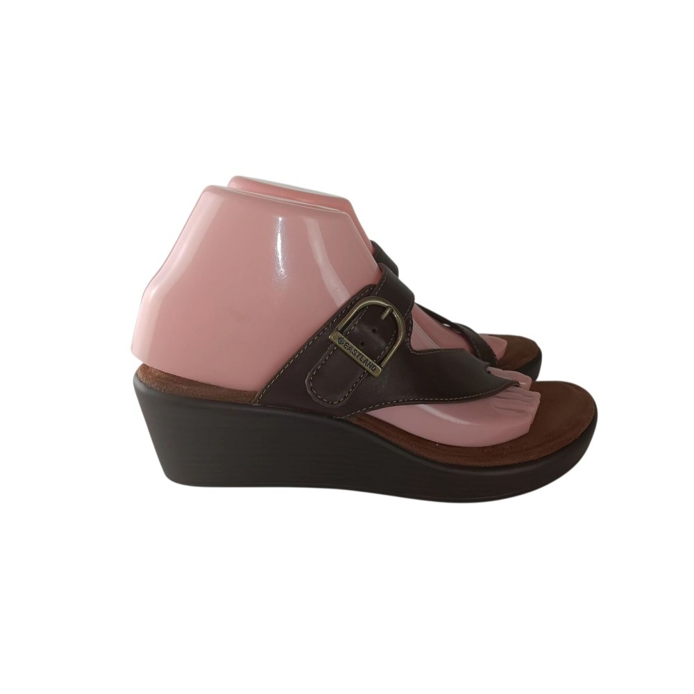Eastland Kay Women's Wedge Sandals Brown Buckle Thong  7 M Memory Foam Slip On